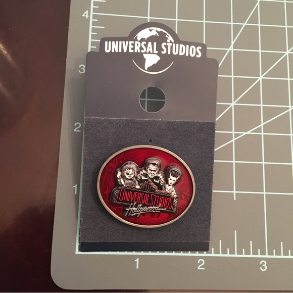 NWT! HHN Universal Studios Hollywood Lapel Pin. Universal Monsters & Chucky - Picture 4 of 6